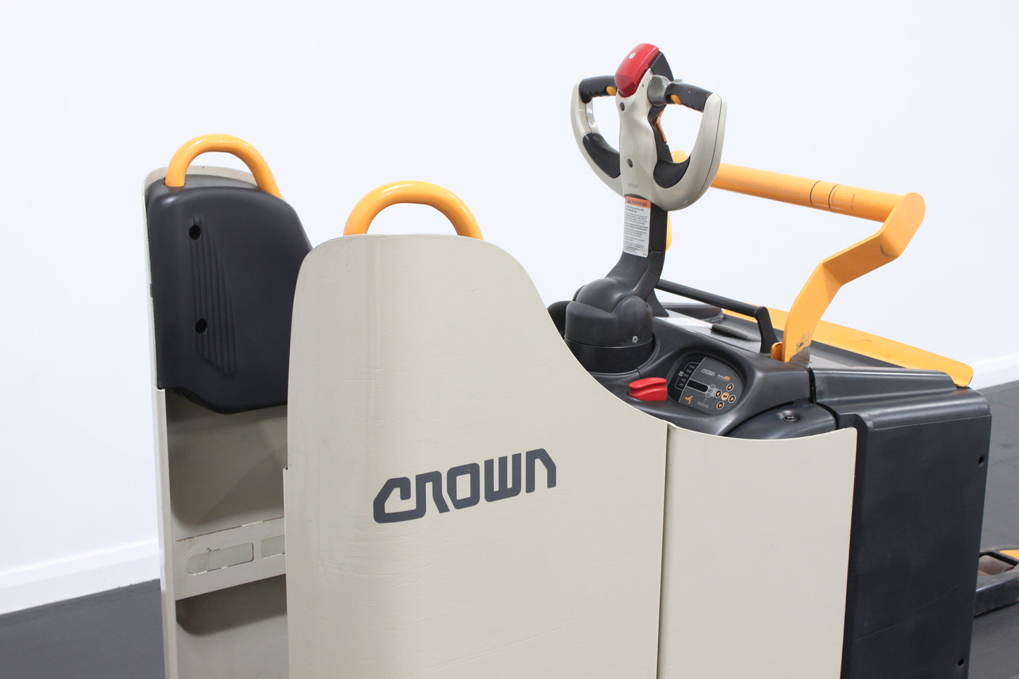 Crown WT3040 – Chariot Stand On Pallet Truck