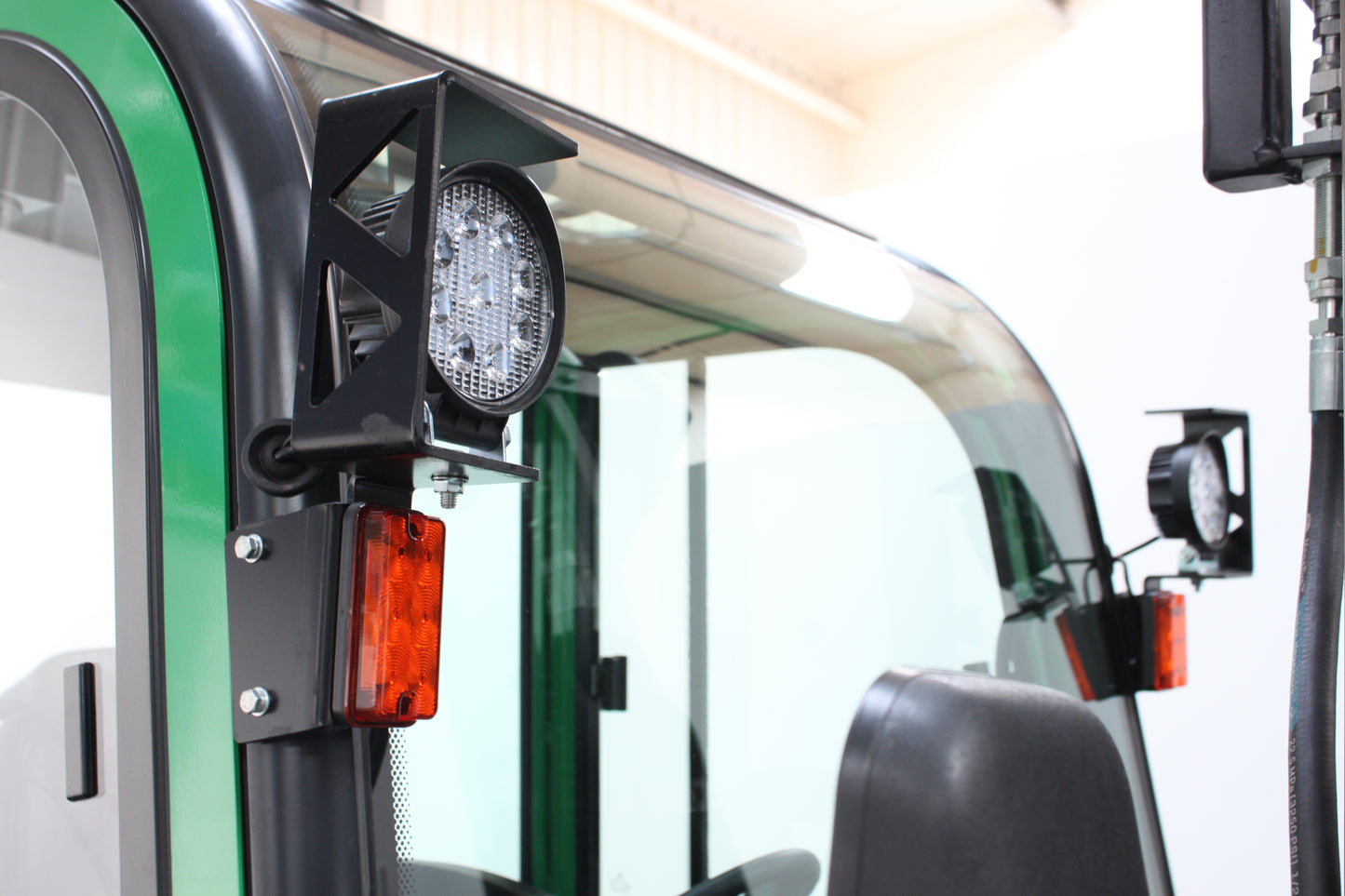 giraffe GBL25 Premium Full Cab 2.5T Lithium Electric 4-Wheel Forklift | 115V/173Ah Lithium Battery, Zero Emissions
