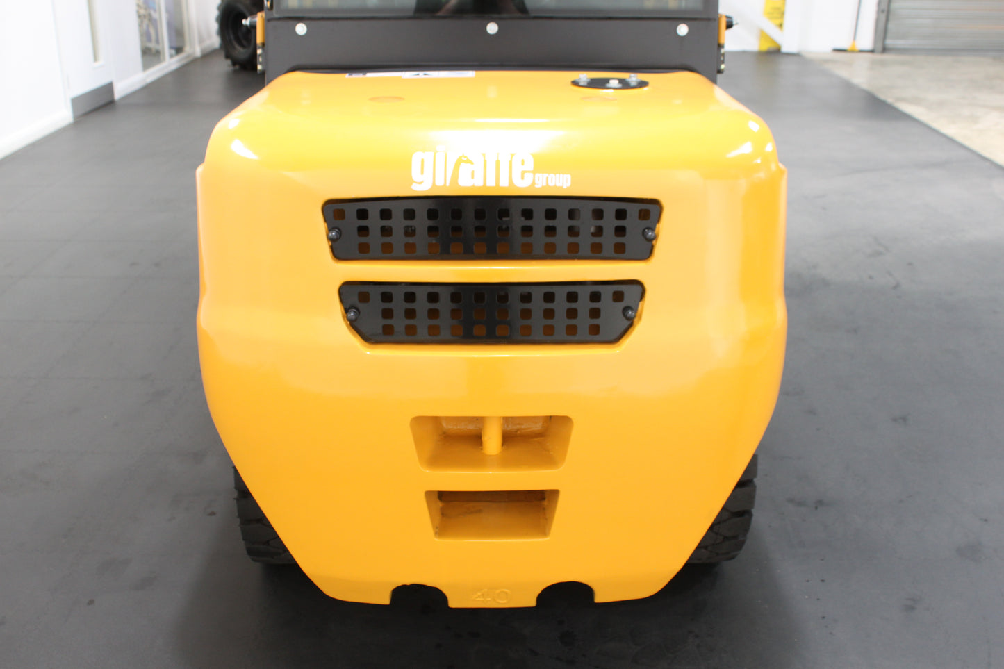 giraffe FD40 | Full Cab Diesel Counterbalance | 4-Wheel Forklift
