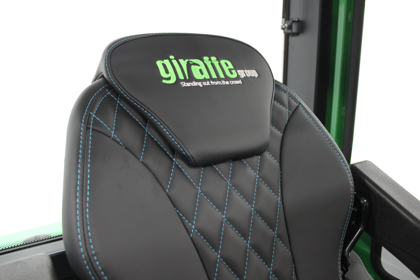 giraffe GBL30 Premium Full Cab 3.0T | 115V/230AH lithium battery |4-Wheel Forklift | Fast Charging, Zero Emissions