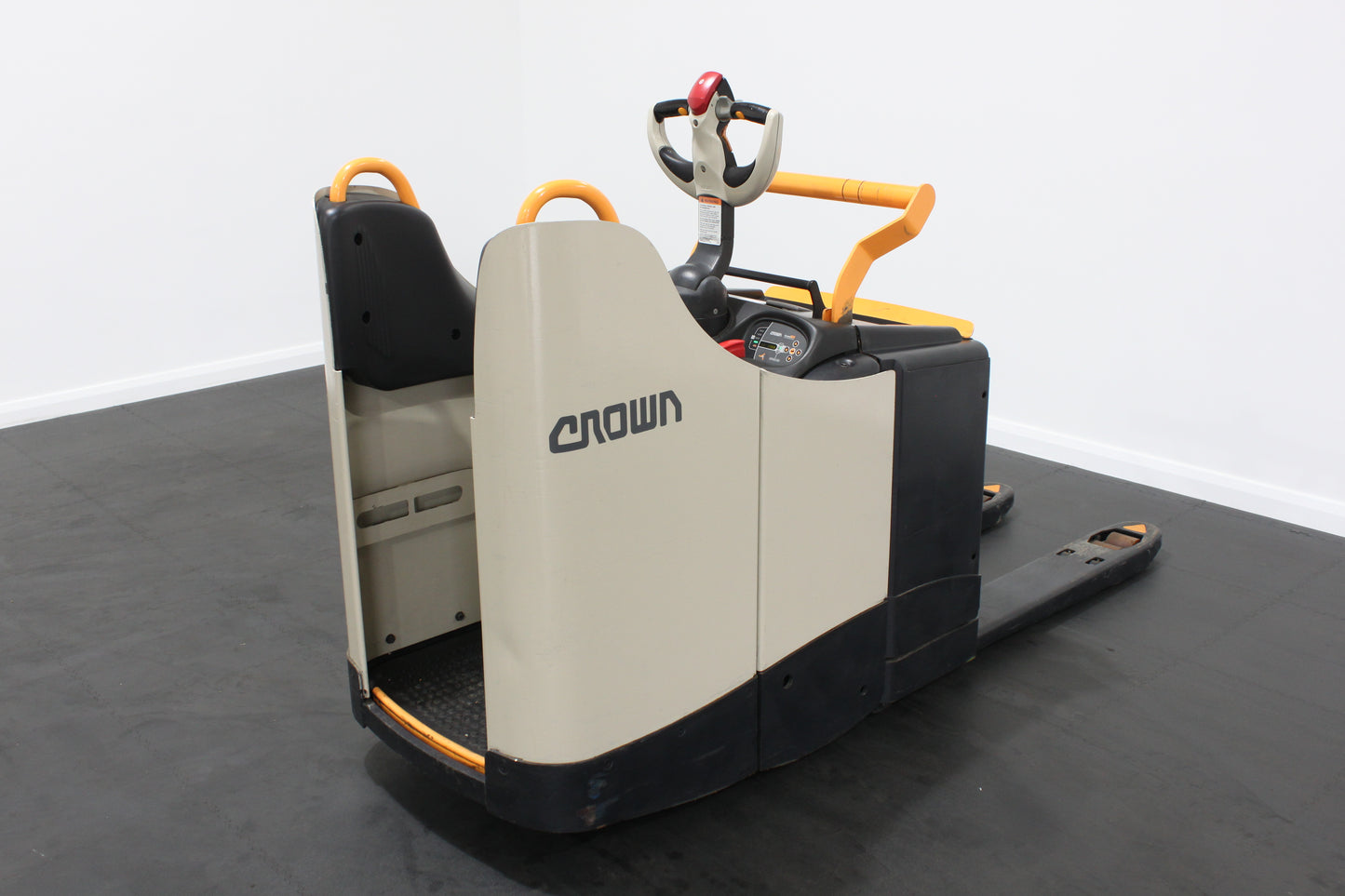 Crown WT3040 – Chariot Stand On Pallet Truck