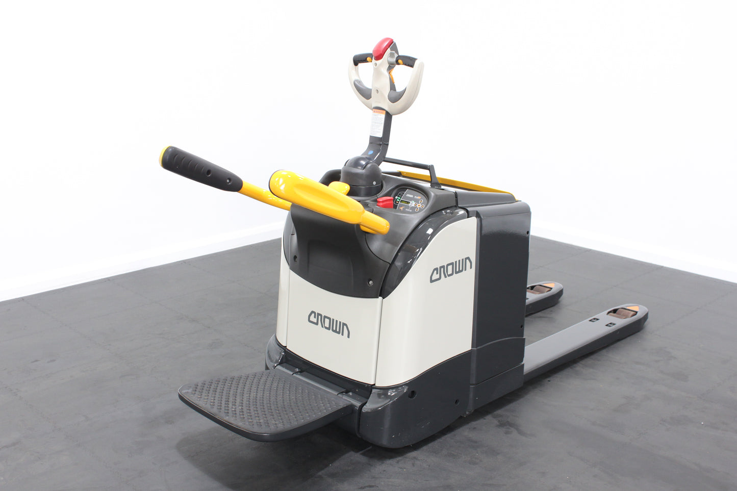 Crown WT3040 – Chariot Stand On Pallet Truck