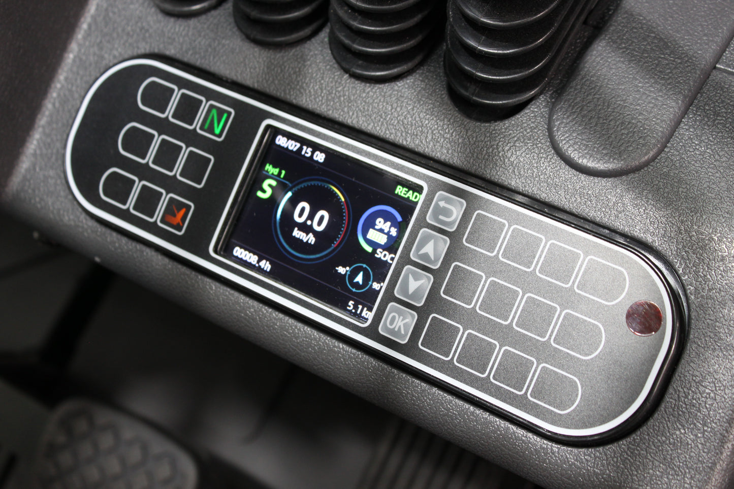 giraffe GBL30 Premium Full Cab 3.0T | 115V/230AH lithium battery |4-Wheel Forklift | Fast Charging, Zero Emissions