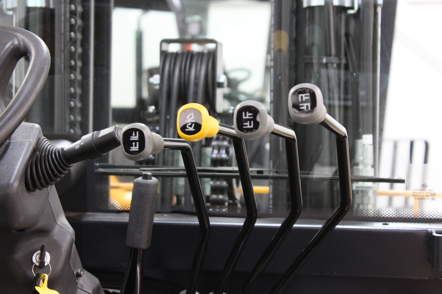 giraffe FD40 | Full Cab Diesel Counterbalance | 4-Wheel Forklift