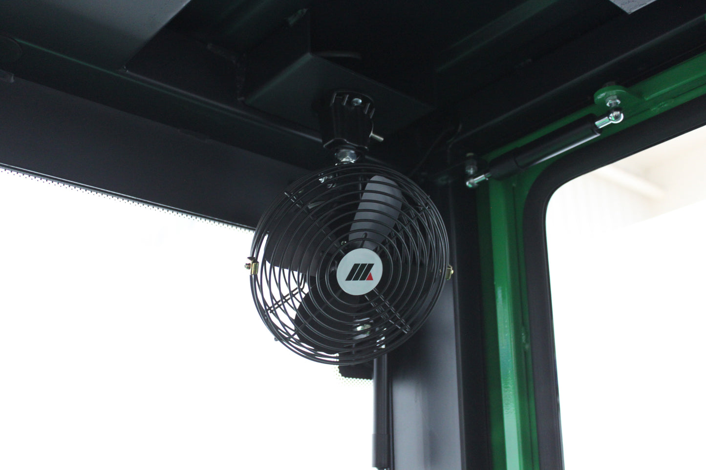 giraffe GBL30 Premium Full Cab 3.0T | 115V/230AH lithium battery |4-Wheel Forklift | Fast Charging, Zero Emissions