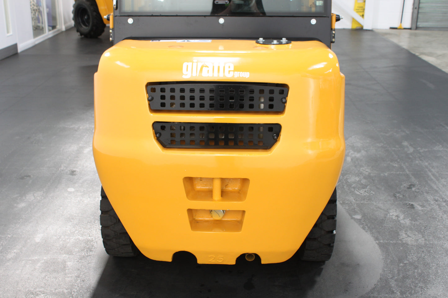 giraffe FD25| Full Cab Diesel Counterbalance | 4-Wheel Forklift