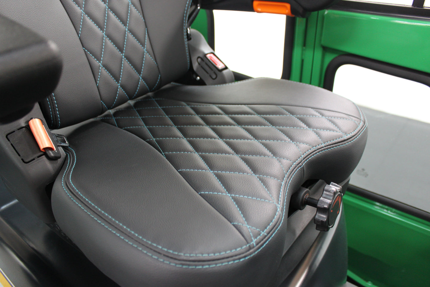 giraffe GBL25 Premium Full Cab 2.5T Lithium Electric 4-Wheel Forklift | 115V/173Ah Lithium Battery, Zero Emissions