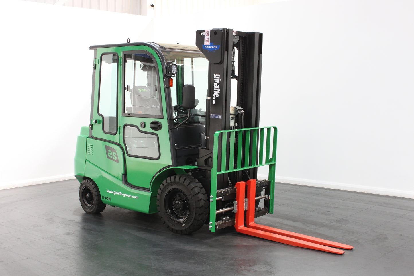 giraffe GBL25 Premium Full Cab 2.5T Lithium Electric 4-Wheel Forklift | 115V/173Ah Lithium Battery, Zero Emissions