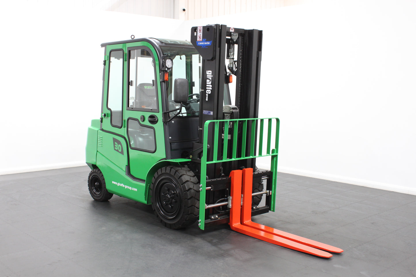 giraffe GBL30 Premium Full Cab 3.0T | 115V/230AH lithium battery |4-Wheel Forklift | Fast Charging, Zero Emissions
