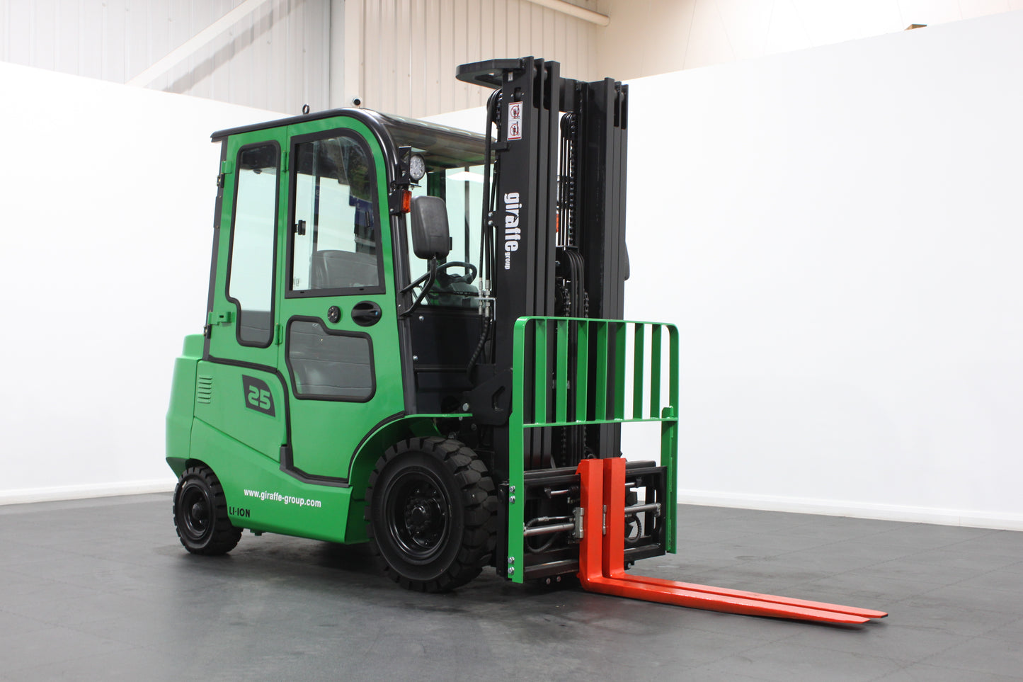 giraffe GBL25- Full Cab Lithium Electric Counterbalance Giraffe Green 115v/174Ah Lithium Powered Unit