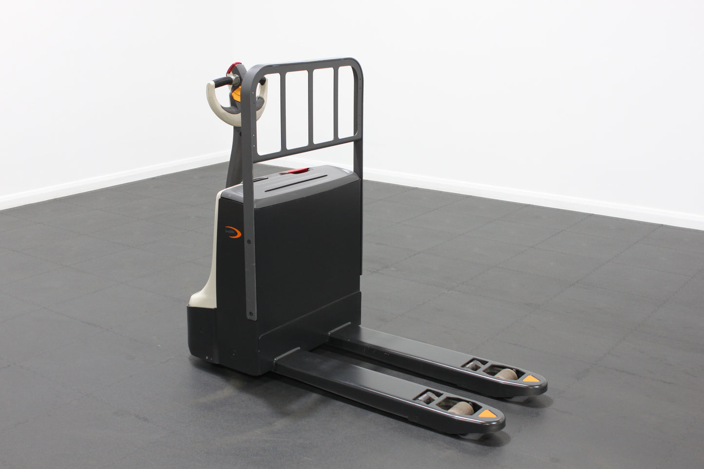 Crown WP3010 – Powered Pallet Truck