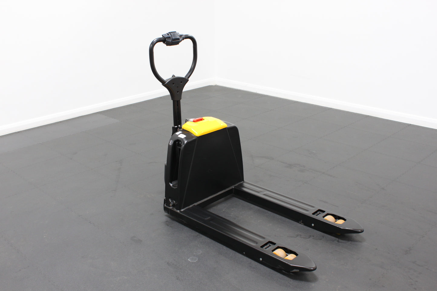 WELLFORCE F4 Powered Pallet Truck (UK Spec 680x1000mm)