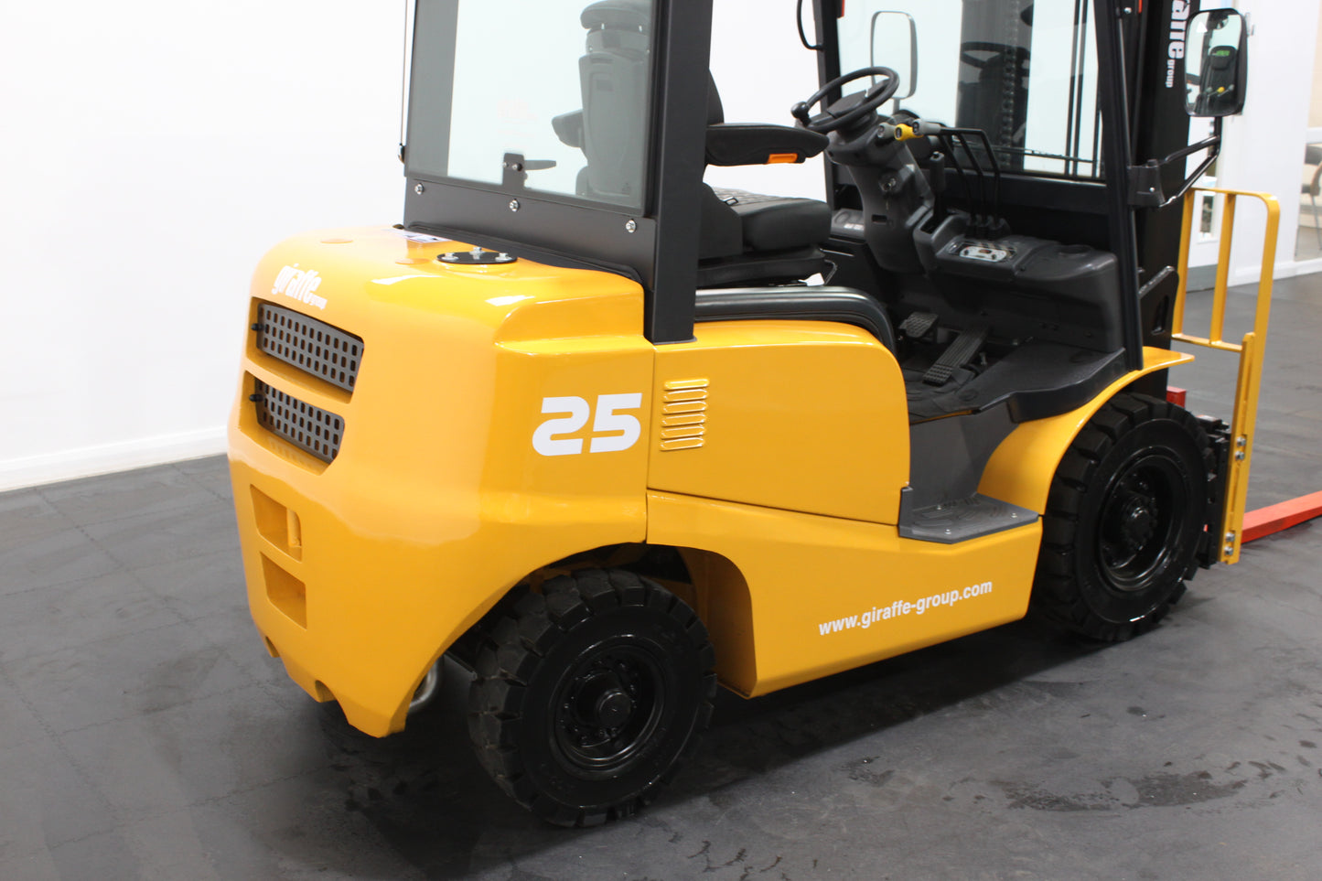 giraffe FD25| Half Cab Diesel Counterbalance | 4-Wheel Forklift