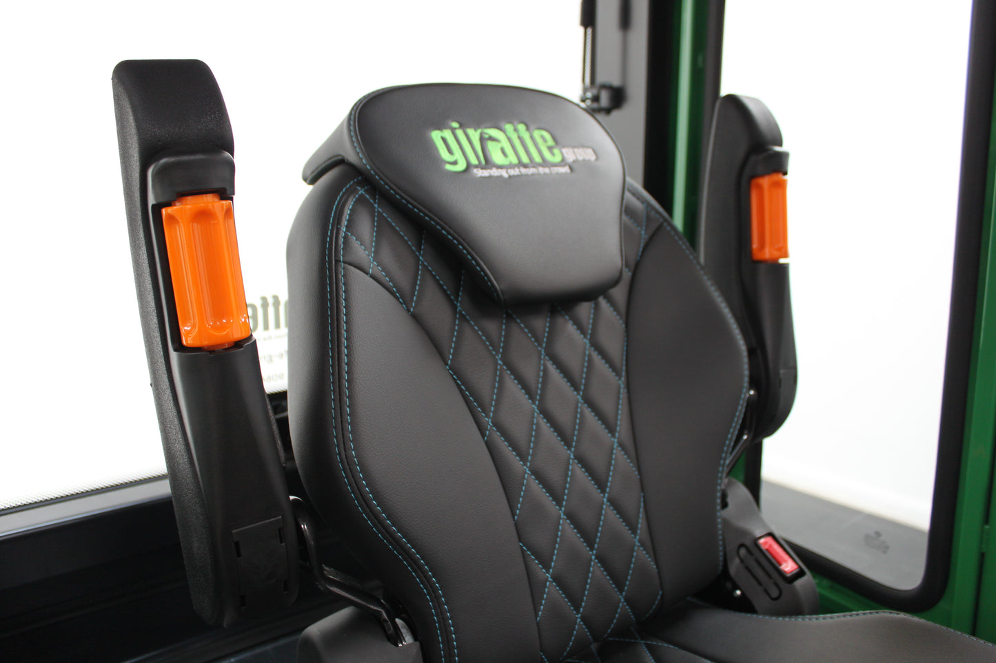 giraffe GBL25 Premium Full Cab 2.5T Lithium Electric 4-Wheel Forklift | 115V/173Ah Lithium Battery, Zero Emissions