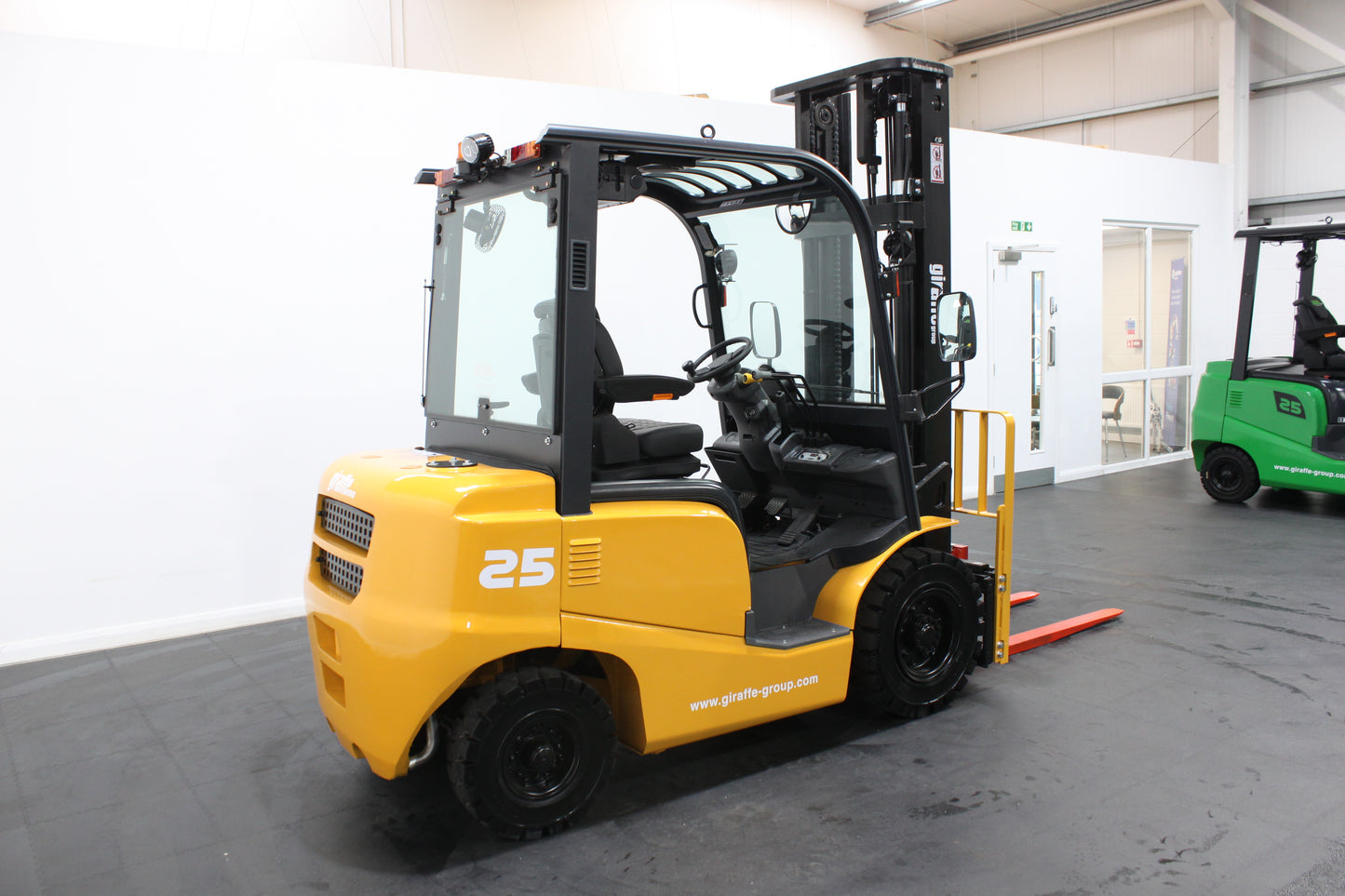 giraffe FD25| Half Cab Diesel Counterbalance | 4-Wheel Forklift
