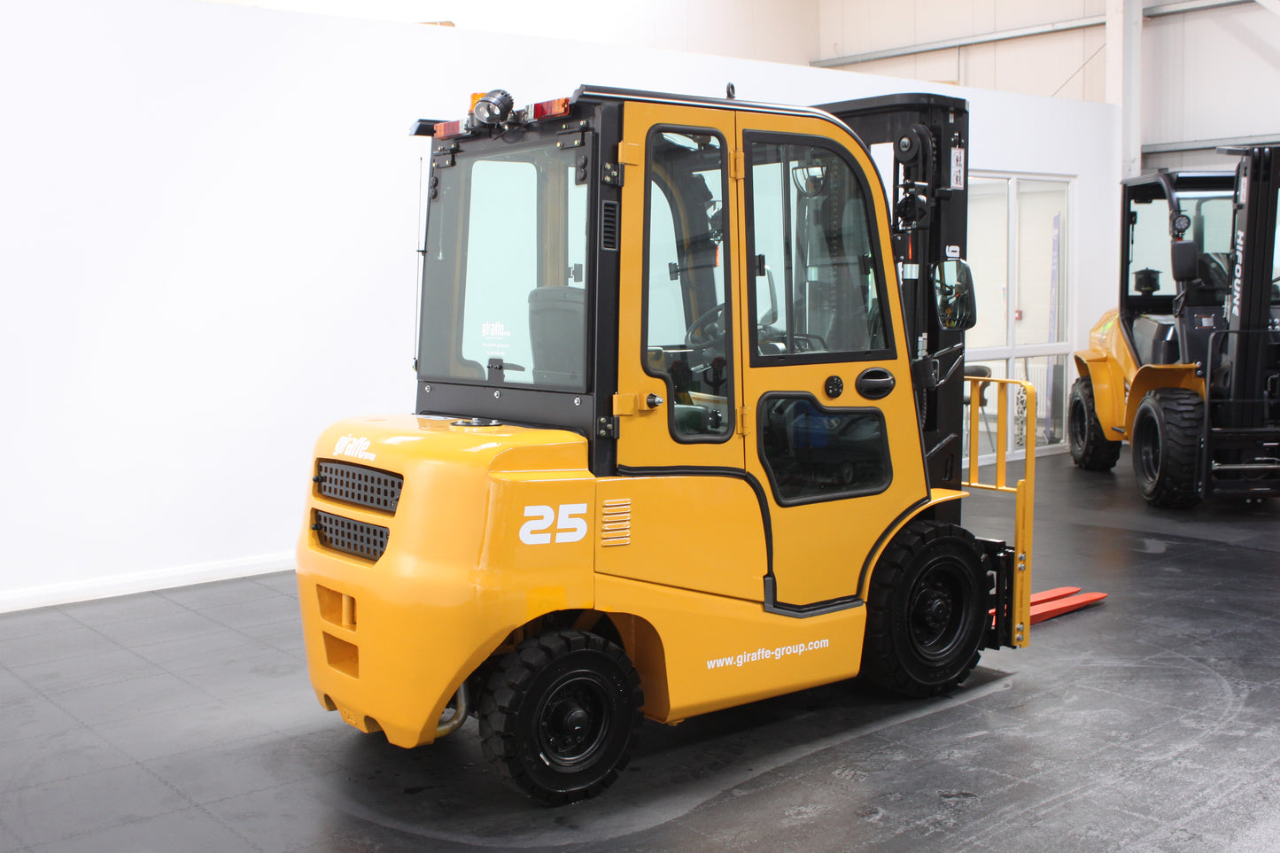 giraffe FD25| Full Cab Diesel Counterbalance | 4-Wheel Forklift