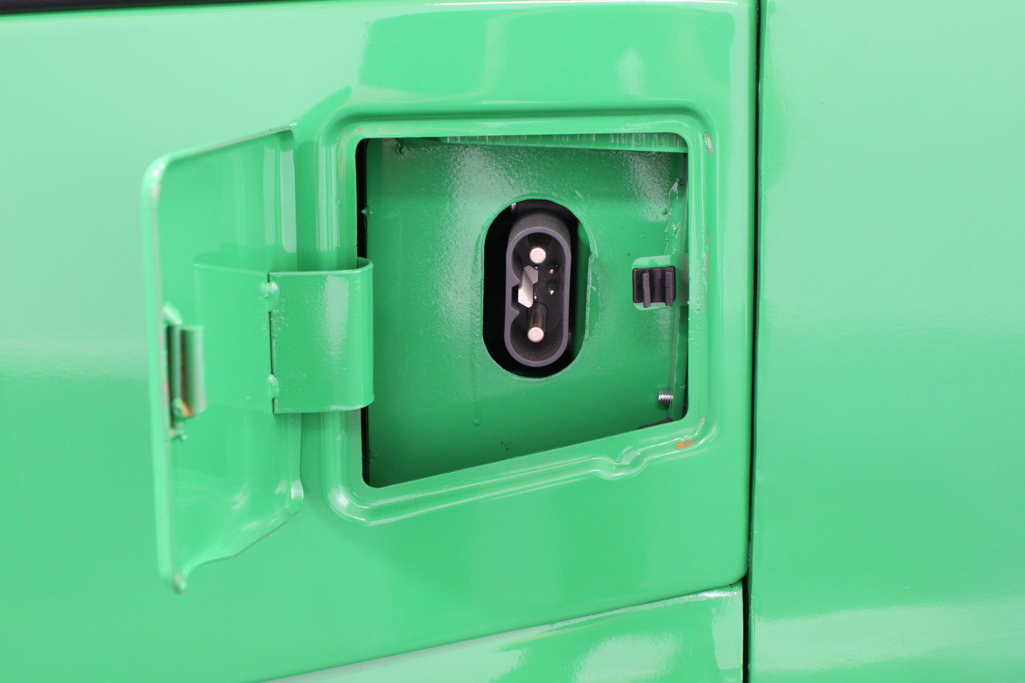 giraffe GBL30 Premium Full Cab 3.0T | 115V/230AH lithium battery |4-Wheel Forklift | Fast Charging, Zero Emissions
