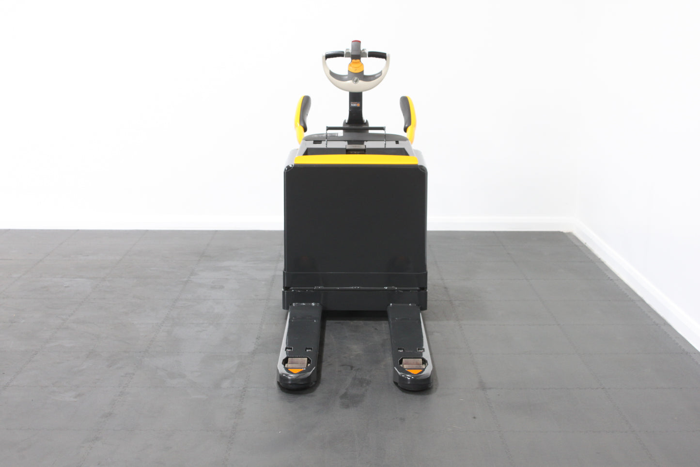 Crown WT3040 – Chariot Stand On Pallet Truck