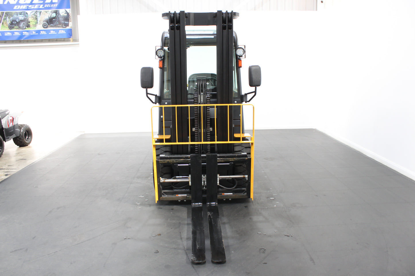 giraffe FD40 | Full Cab Diesel Counterbalance | 4-Wheel Forklift