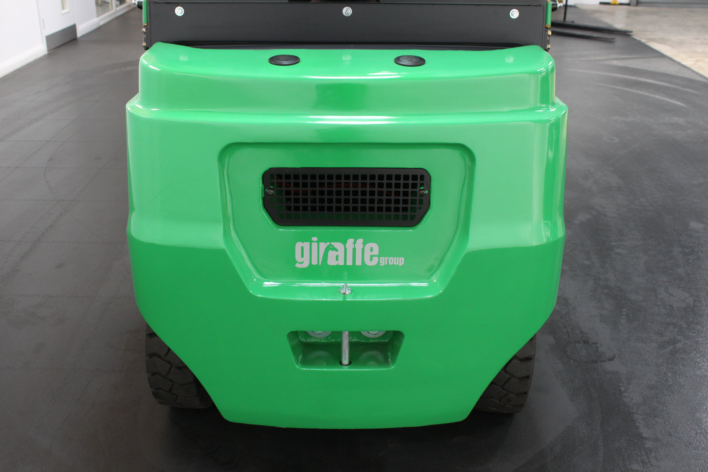 giraffe GBL25 Premium Full Cab 2.5T Lithium Electric 4-Wheel Forklift | 115V/173Ah Lithium Battery, Zero Emissions