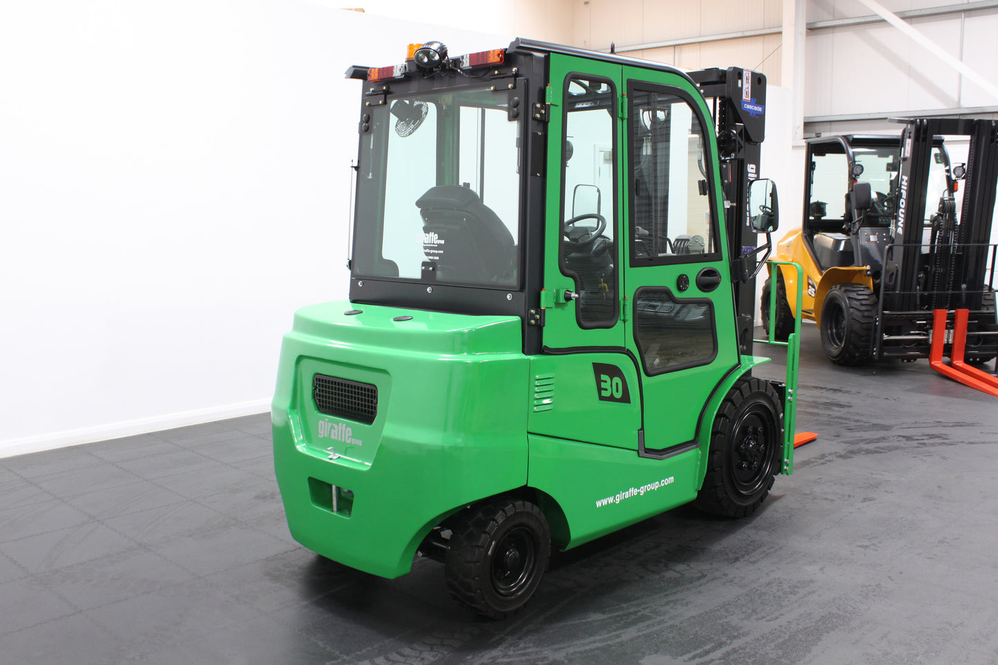 giraffe GBL30 Premium Full Cab 3.0T | 115V/230AH lithium battery |4-Wheel Forklift | Fast Charging, Zero Emissions