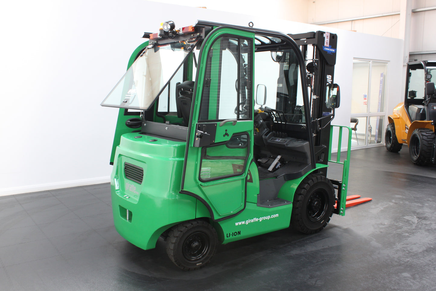 giraffe GBL25 Premium Full Cab 2.5T Lithium Electric 4-Wheel Forklift | 115V/173Ah Lithium Battery, Zero Emissions