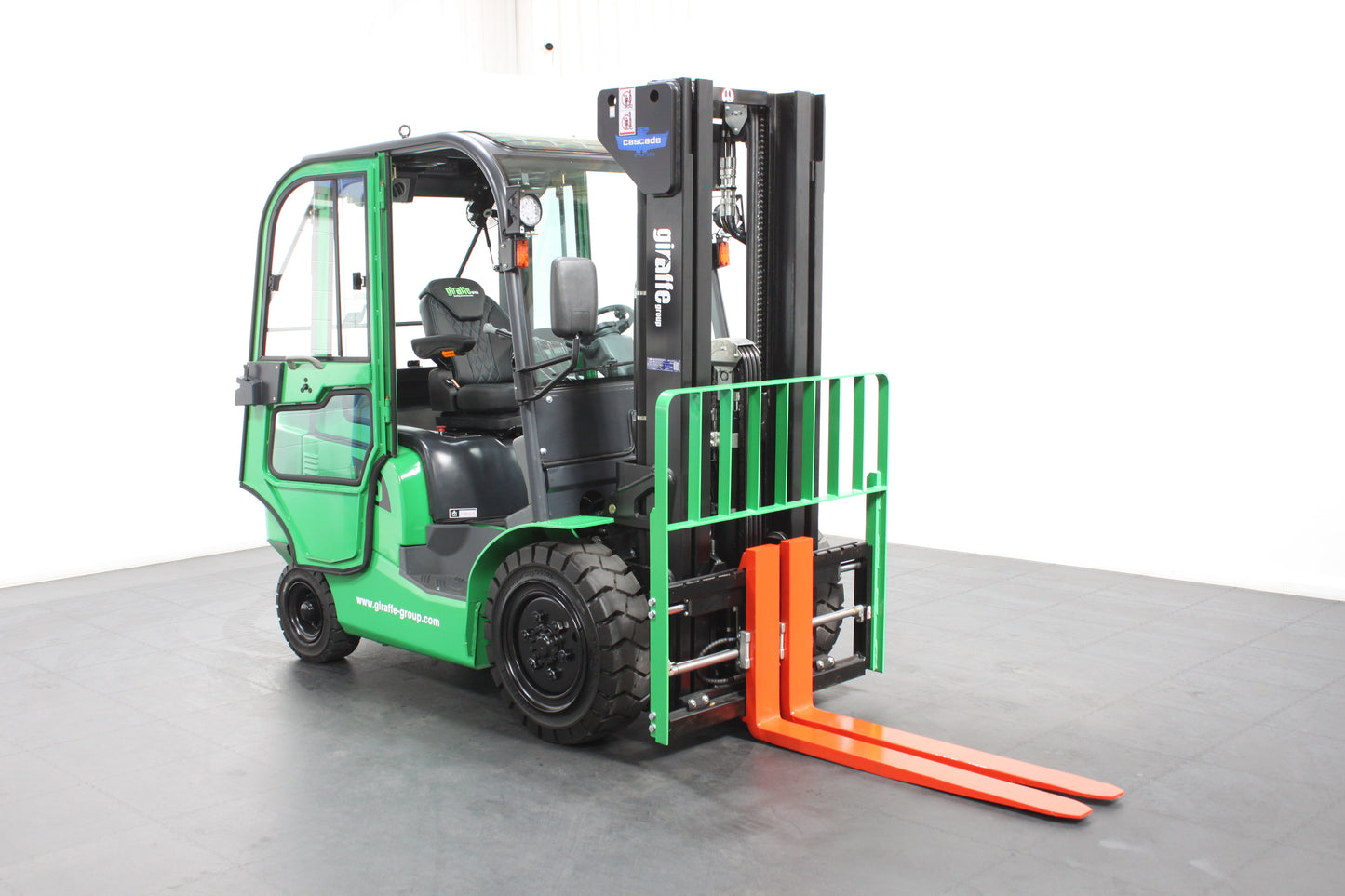 giraffe GBL30 Premium Full Cab 3.0T | 115V/230AH lithium battery |4-Wheel Forklift | Fast Charging, Zero Emissions