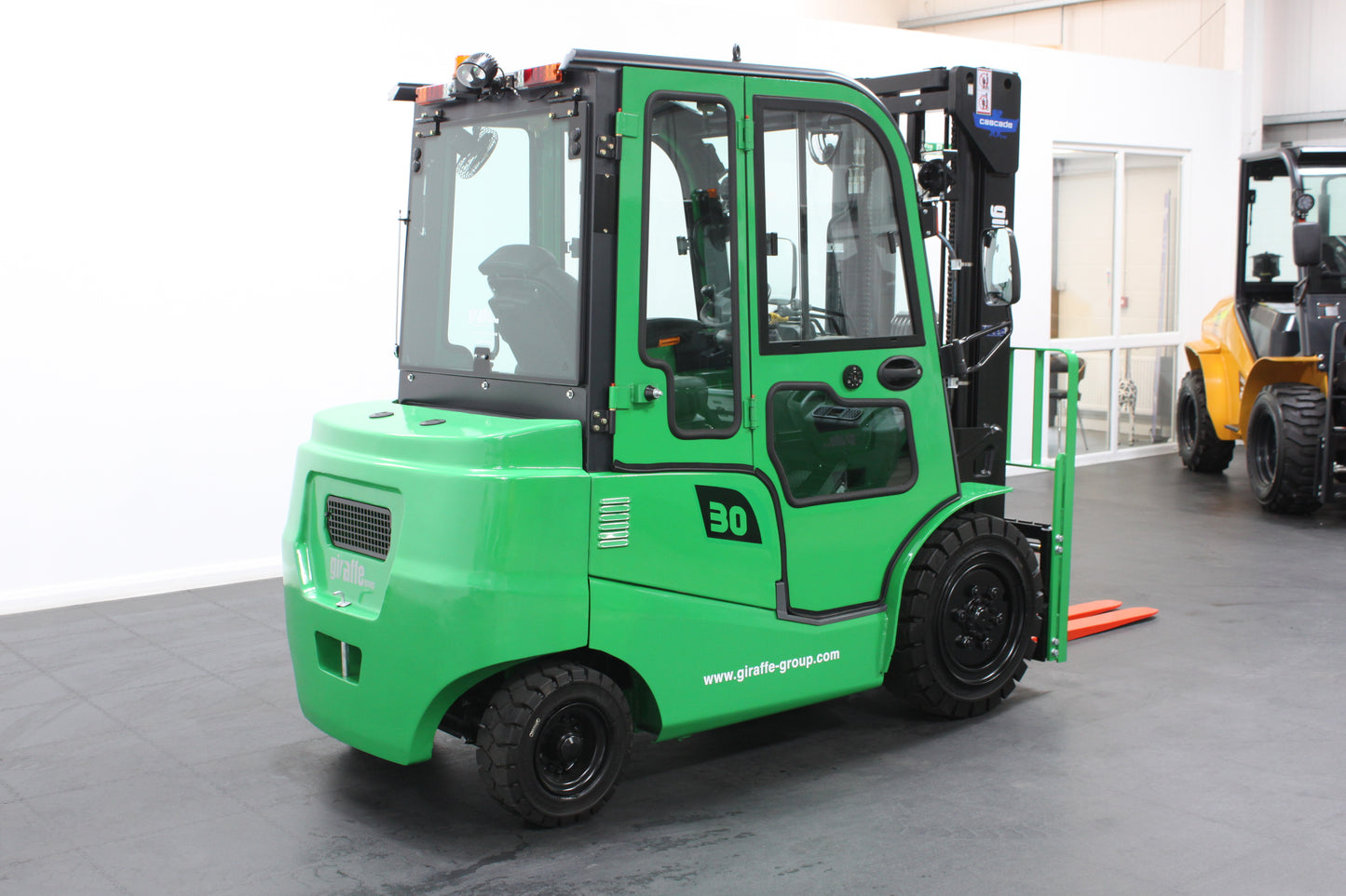 giraffe GBL30 Premium Full Cab 3.0T | 115V/230AH lithium battery |4-Wheel Forklift | Fast Charging, Zero Emissions