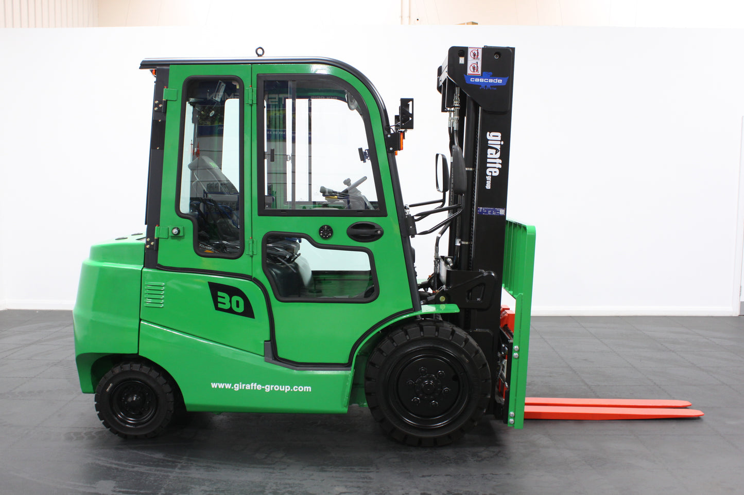 giraffe GBL30 Premium Full Cab 3.0T | 115V/230AH lithium battery |4-Wheel Forklift | Fast Charging, Zero Emissions