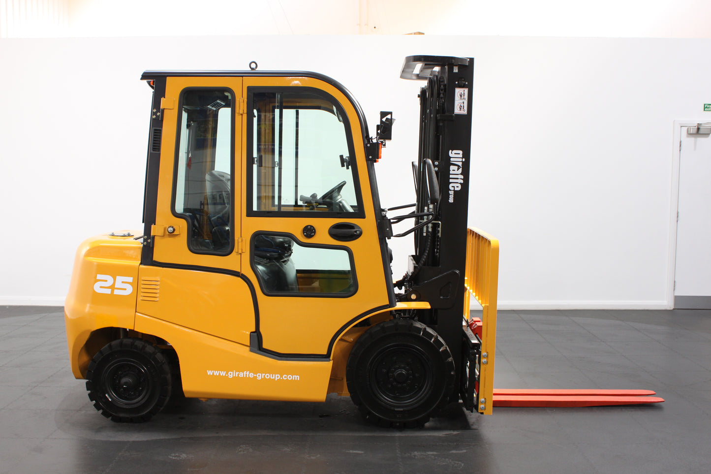 giraffe FD25| Full Cab Diesel Counterbalance | 4-Wheel Forklift