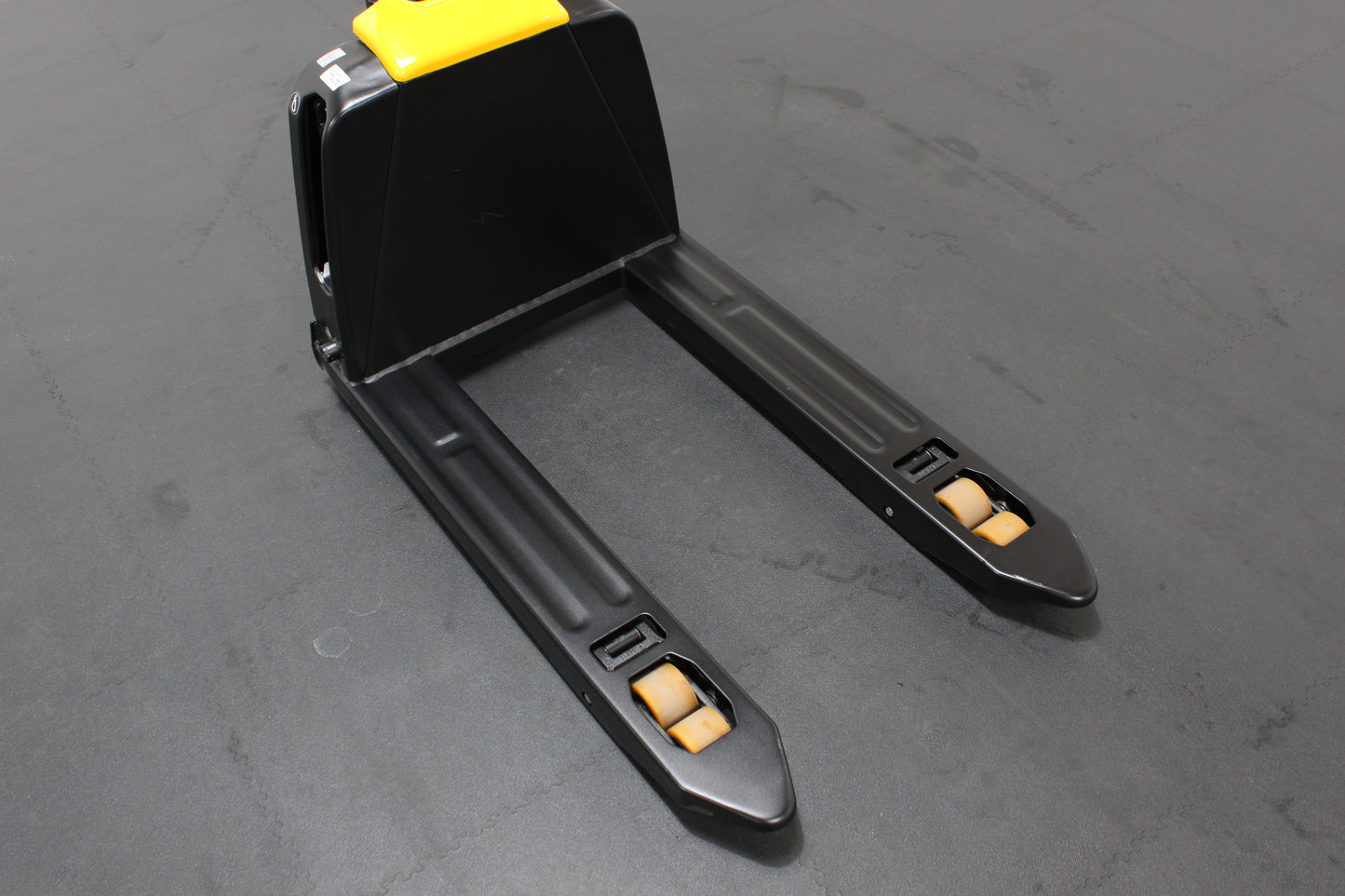 WELLFORCE F4 Powered Pallet Truck (UK Spec 680x1000mm)