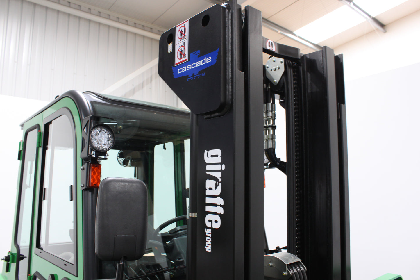 giraffe GBL30 Premium Full Cab 3.0T | 115V/230AH lithium battery |4-Wheel Forklift | Fast Charging, Zero Emissions