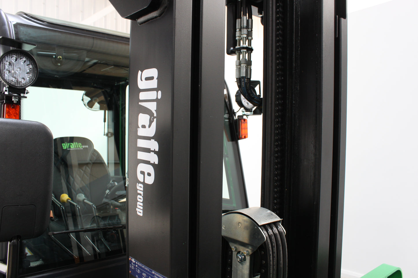 giraffe GBL25 Premium Full Cab 2.5T Lithium Electric 4-Wheel Forklift | 115V/173Ah Lithium Battery, Zero Emissions