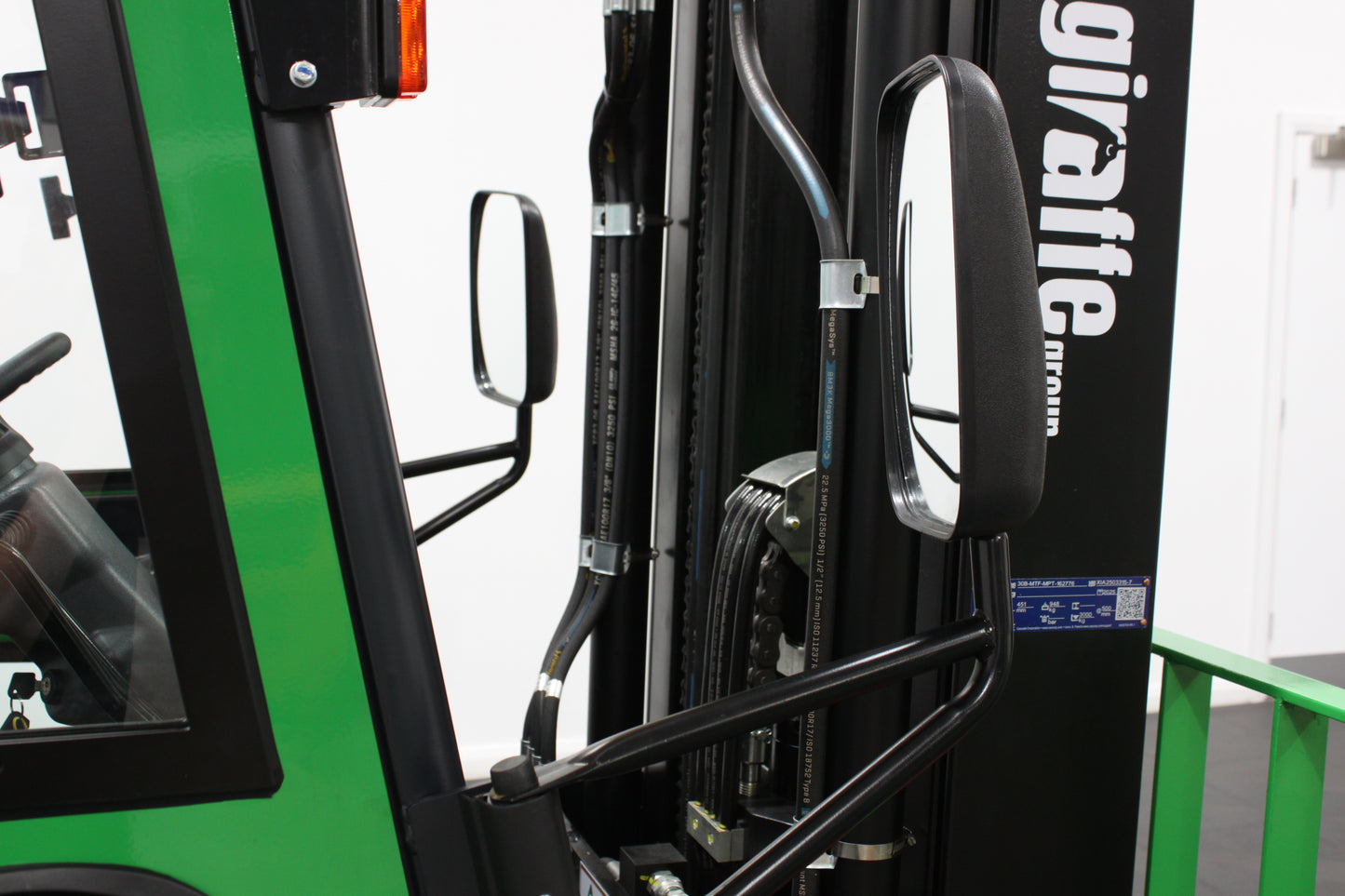 giraffe GBL30 Premium Full Cab 3.0T | 115V/230AH lithium battery |4-Wheel Forklift | Fast Charging, Zero Emissions