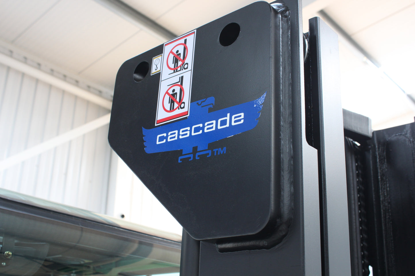 giraffe GBL25 Premium Full Cab 2.5T Lithium Electric 4-Wheel Forklift | 115V/173Ah Lithium Battery, Zero Emissions