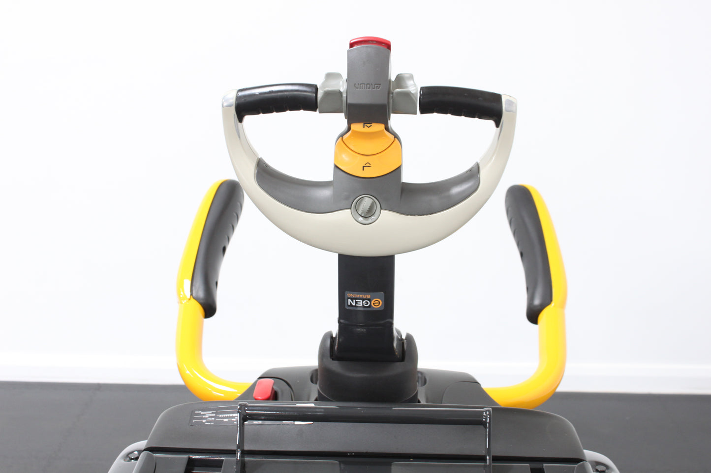 Crown WT3040 – Chariot Stand On Pallet Truck