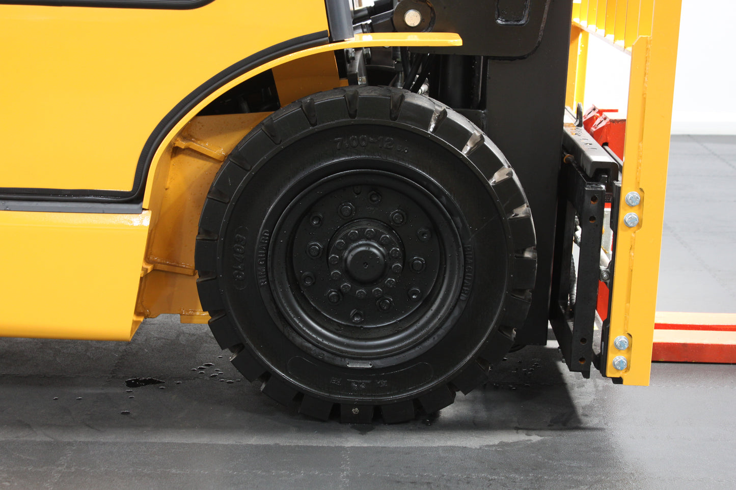 giraffe FD25| Full Cab Diesel Counterbalance | 4-Wheel Forklift