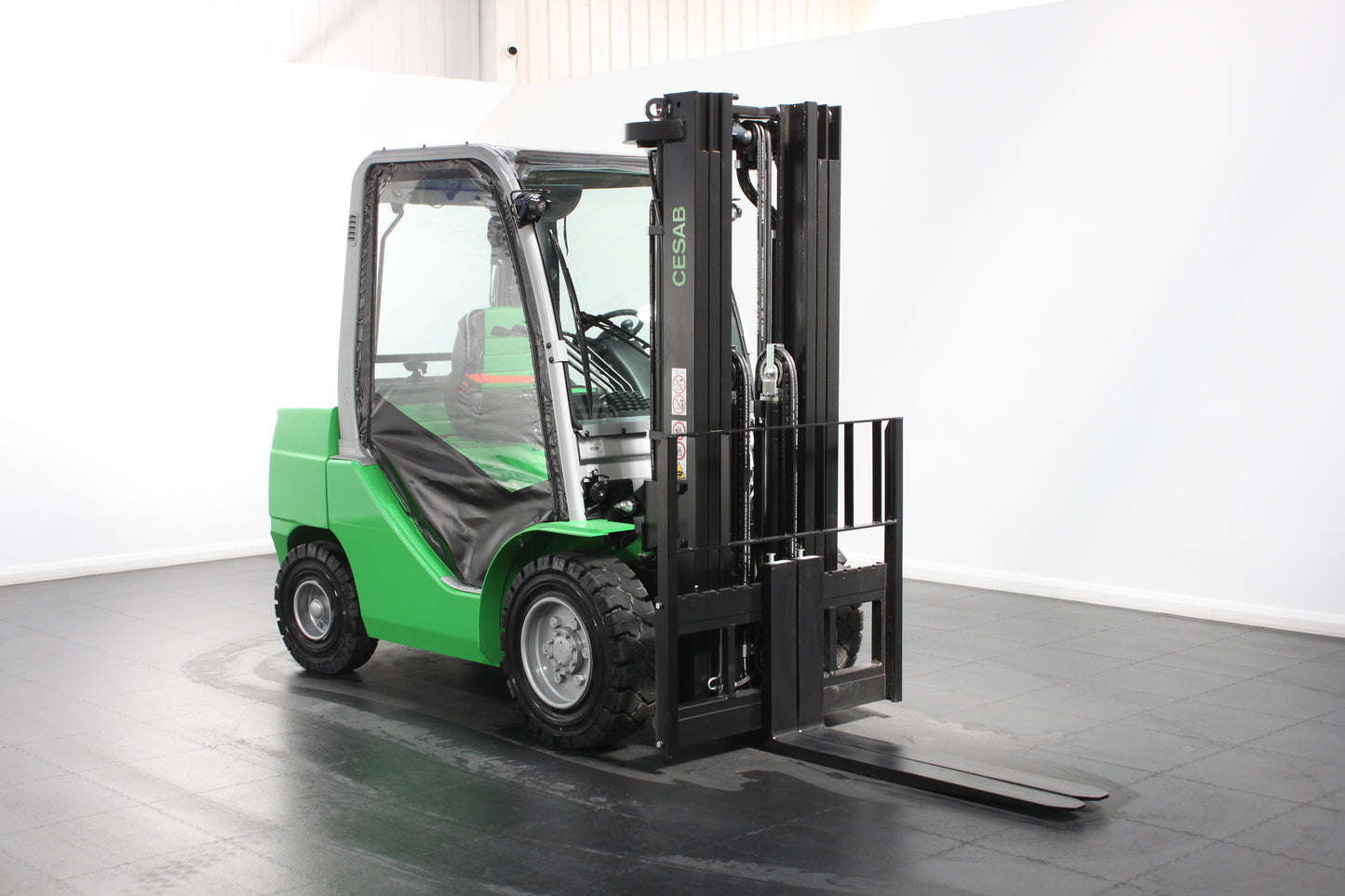CESAB M330DV Torque Converter Diesel Counterbalance Forklift - PVC Full Cab