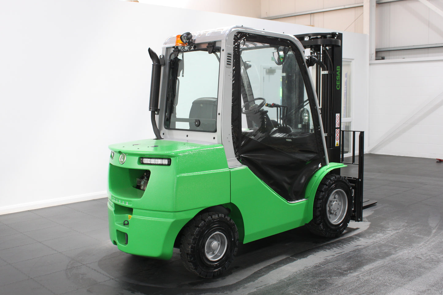 CESAB M330DV Torque Converter Diesel Counterbalance Forklift - PVC Full Cab