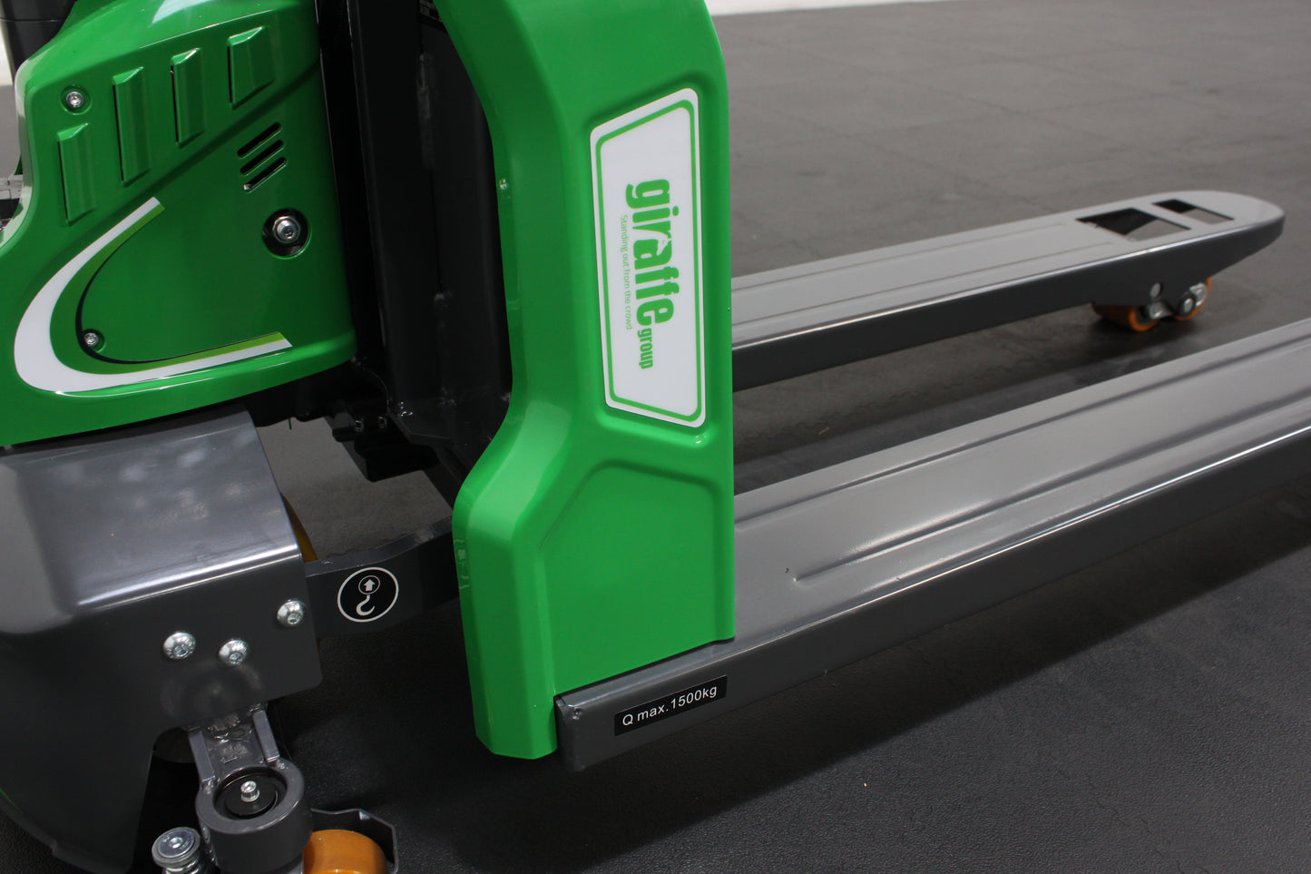 giraffe - 1.5T Lithium Powered Pallet Truck (EURO Spec 550x1150mm)