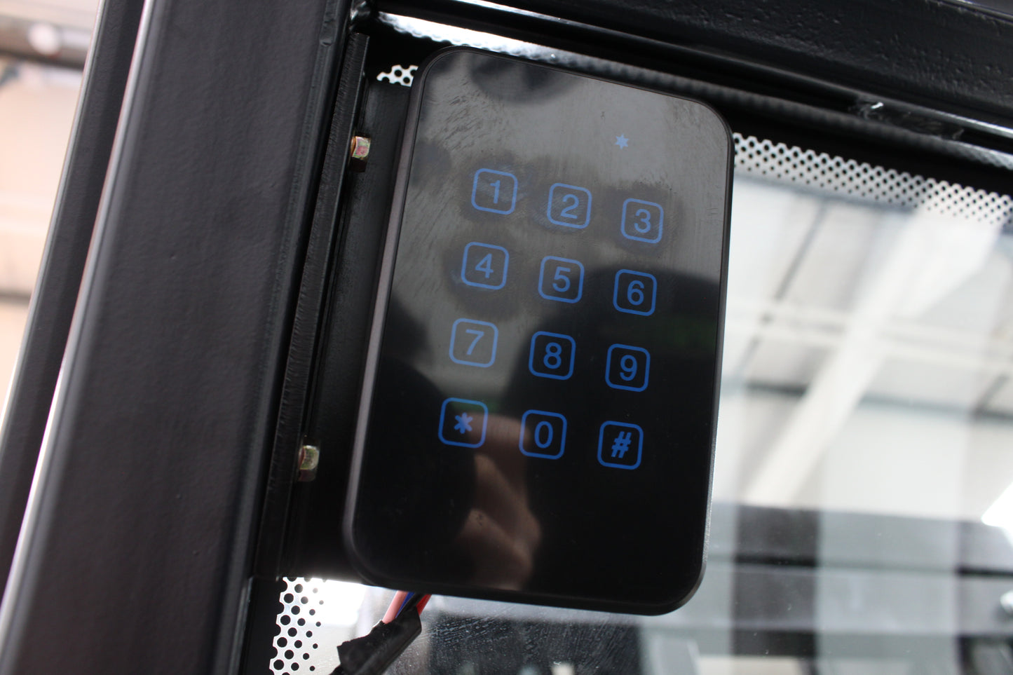 giraffe GBL25 Premium | Full Cab Lithium Electric Counterbalance | 4-Wheel Forklift