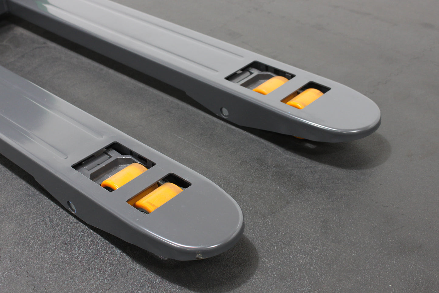 giraffe - 2.0T Lithium Powered Pallet Truck (EURO Spec 550x1150mm)