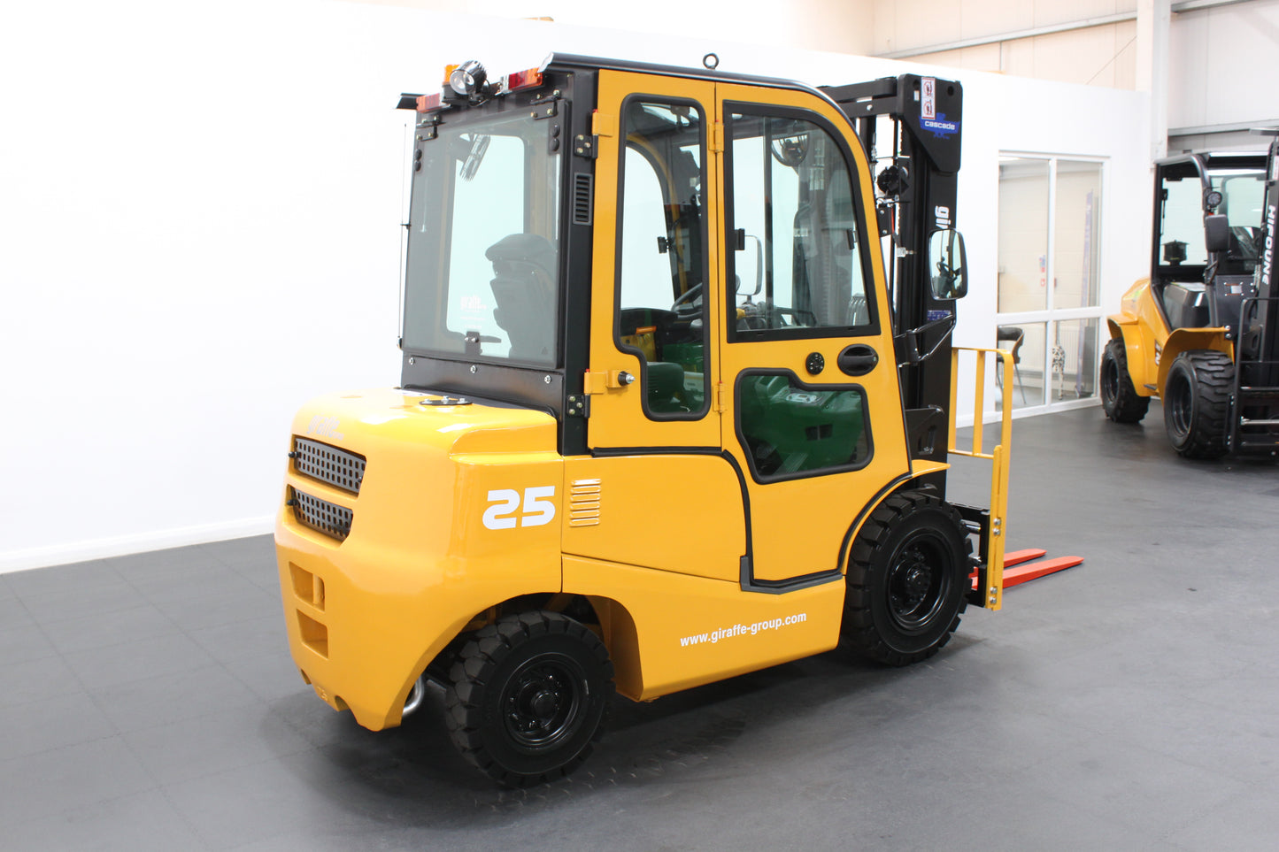 giraffe FD25 Premium | Full Cab Diesel Counterbalance | 4-Wheel Forklift