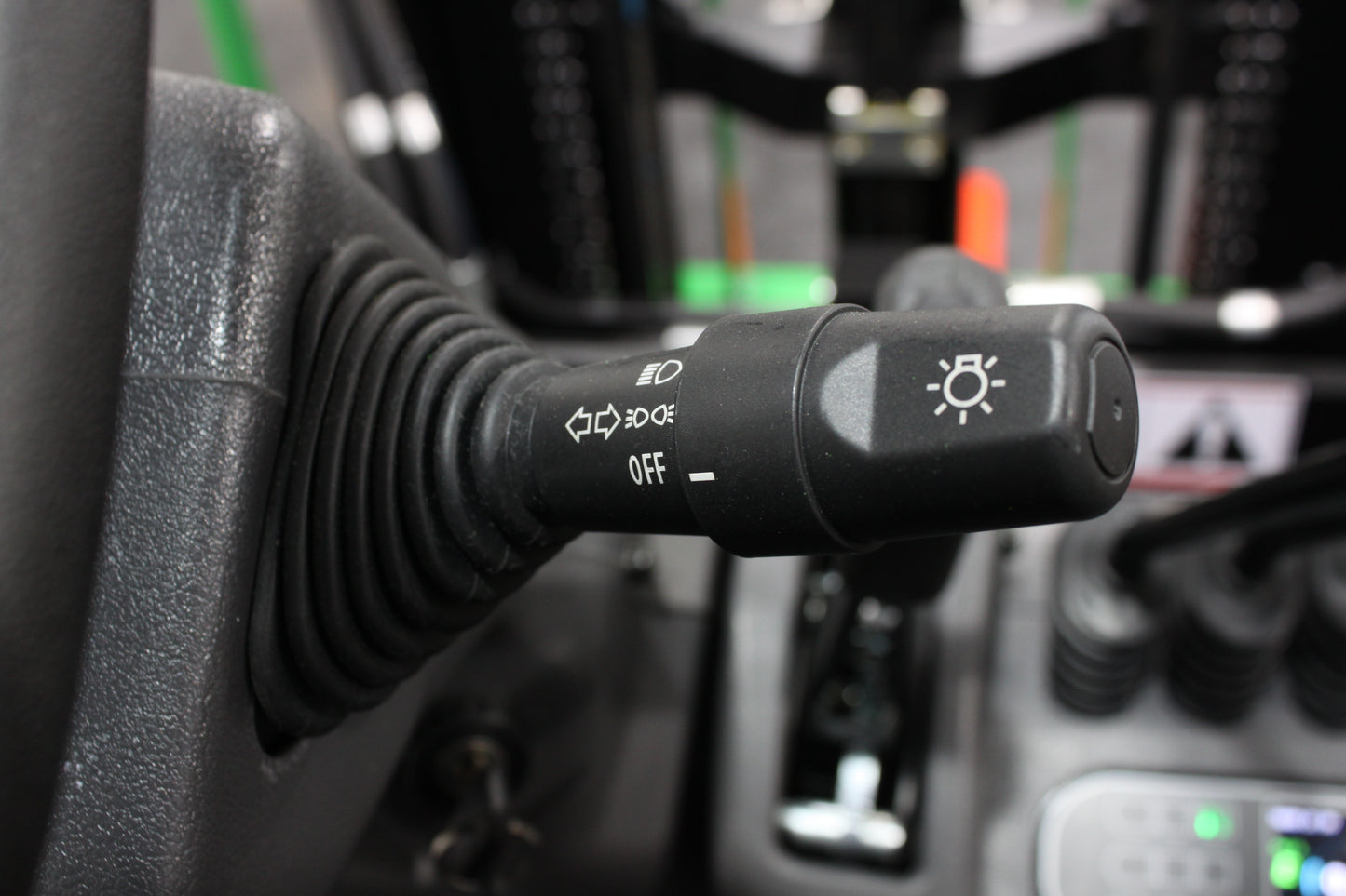 giraffe GBL25 2.5T Lithium Electric 4-Wheel Forklift | Fast Charging, Zero Emissions