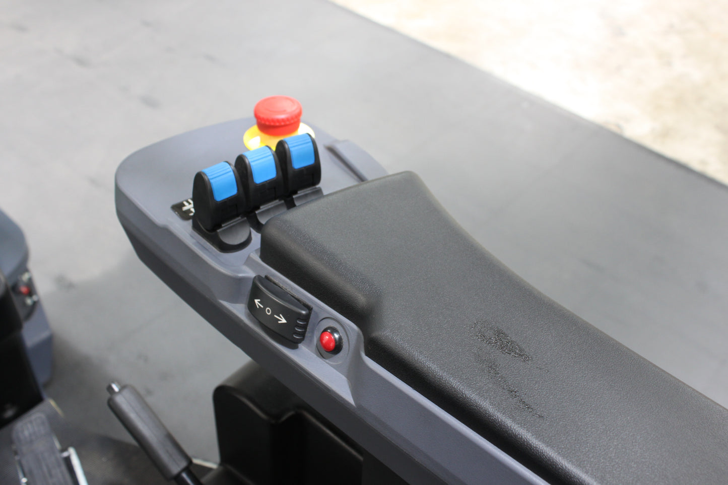 MiMA MJ20 Electric Articulated Forklift | 2T Capacity, VNA, Lithium Battery