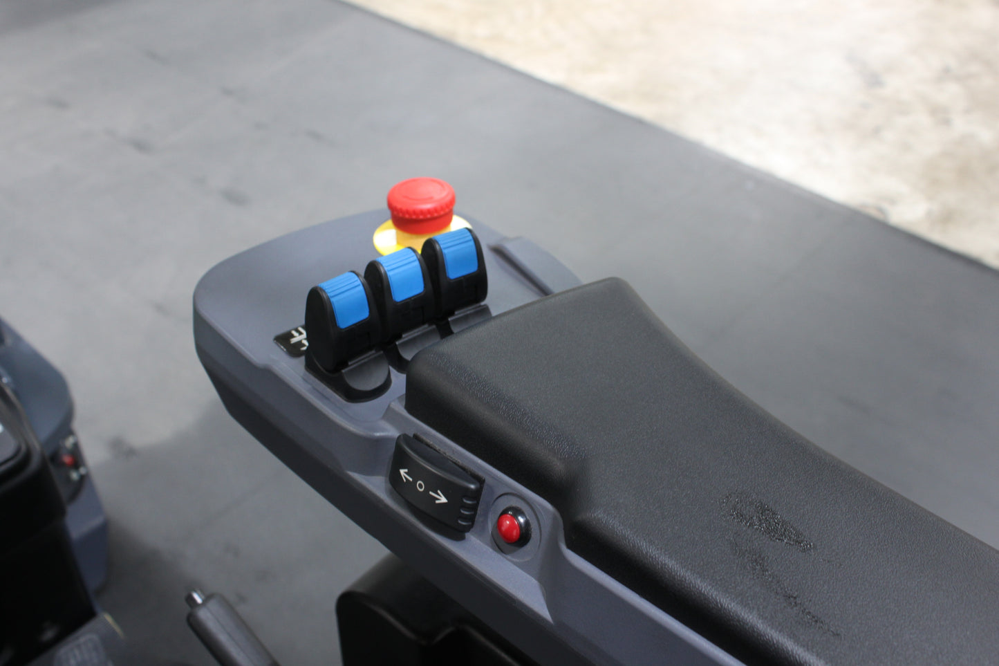 MiMA MJ20 Electric Articulated Forklift | 2T Capacity, VNA, Lithium Battery
