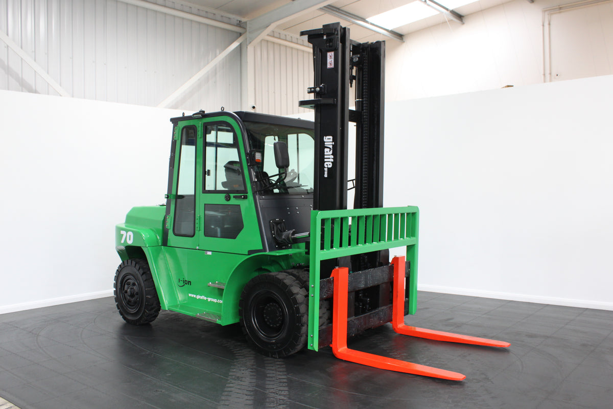 giraffe GBL70 | Full Cab Lithium Electric Counterbalance | 4-Wheel Forklift