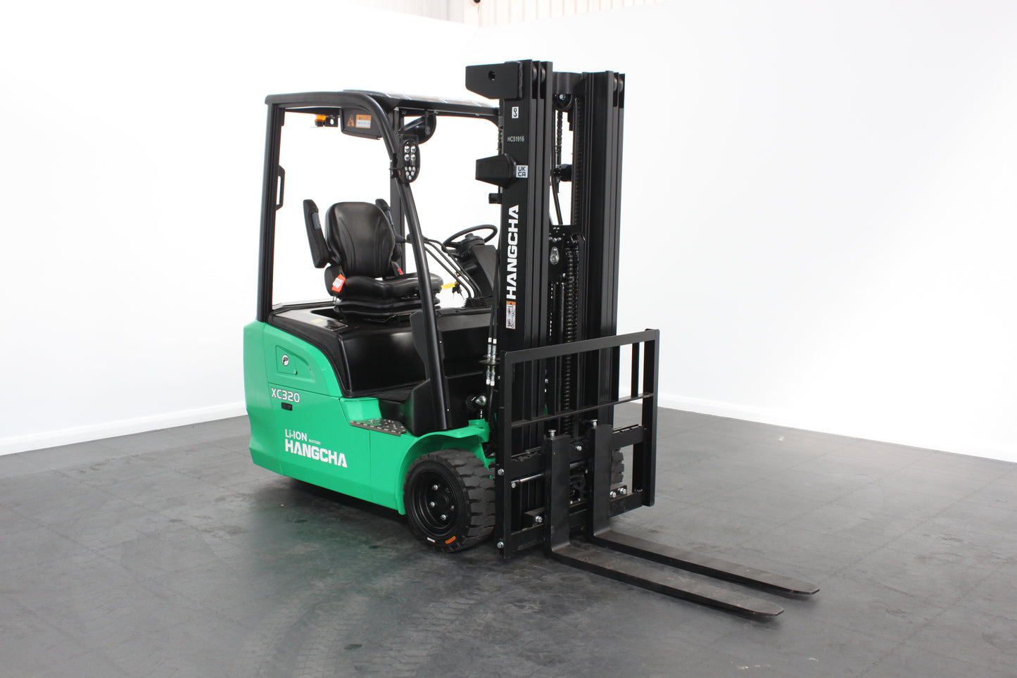 Hangcha XC320 2.0T | Half Cab Lithium Counterbalance | 3-Wheel Forklift