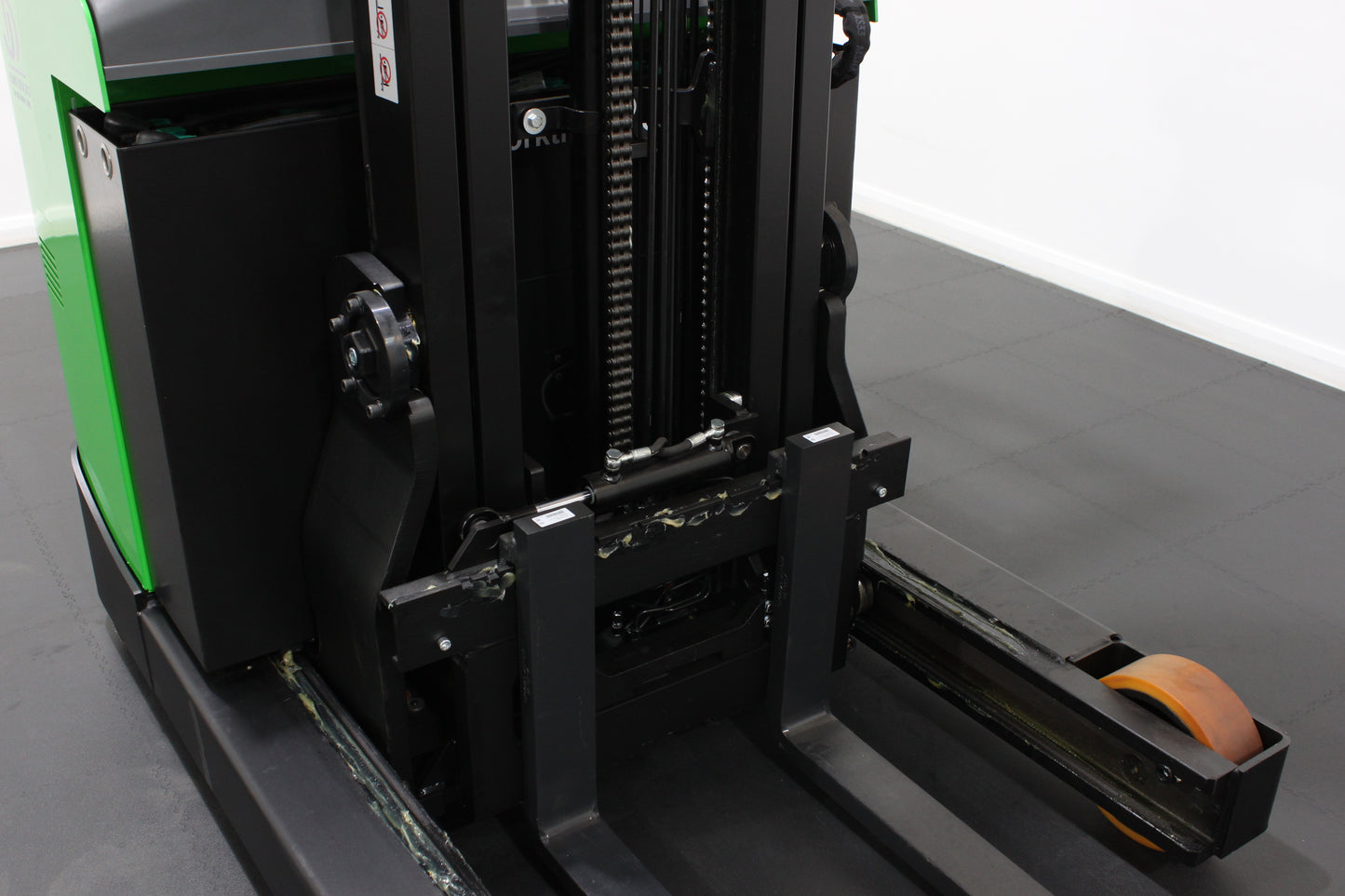 CESAB R116 Electric Reach Truck