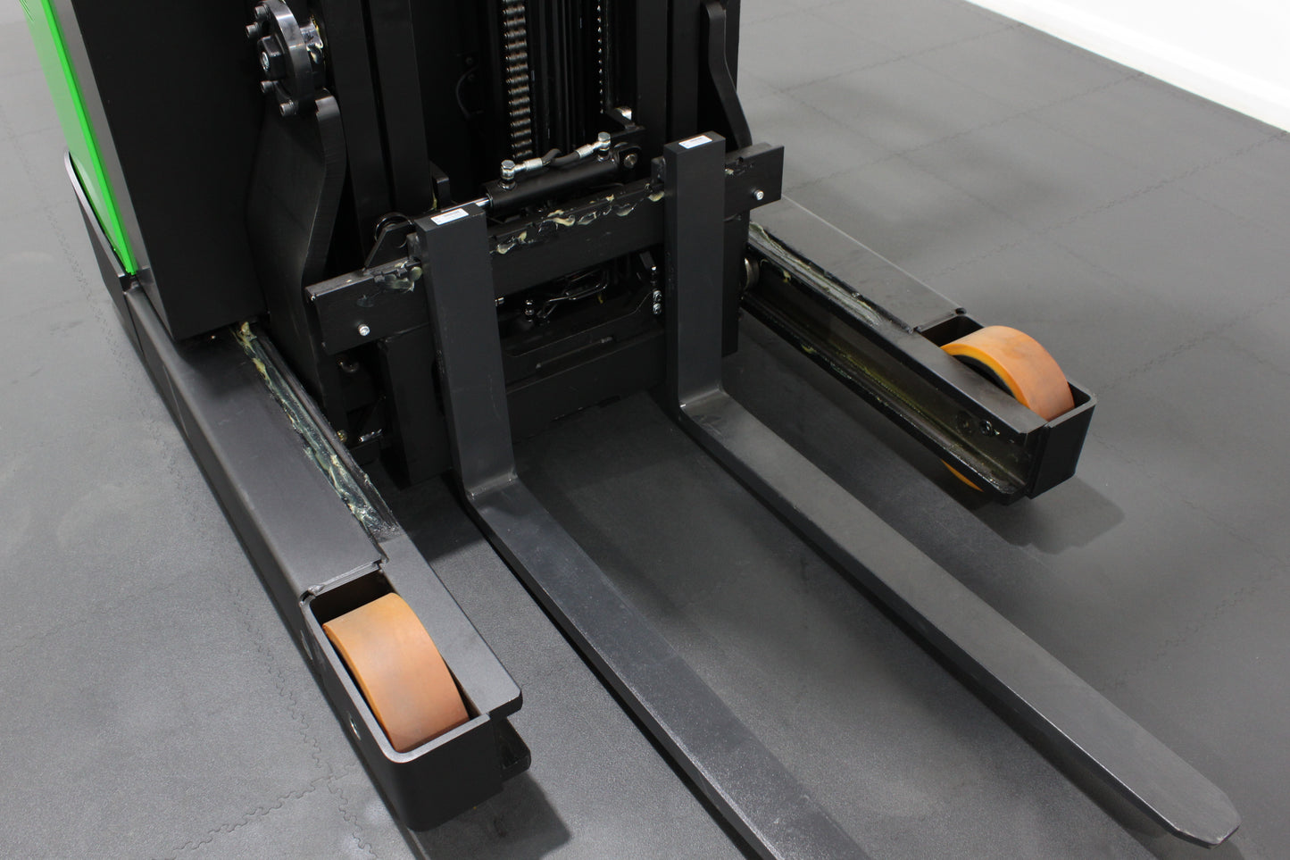 CESAB R116 Electric Reach Truck